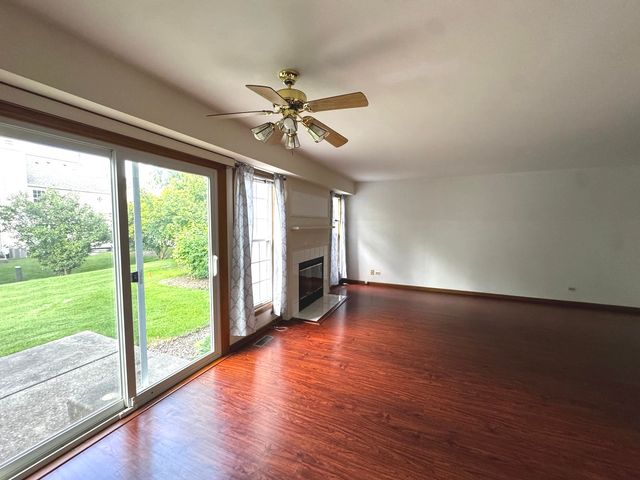 1404 W Sapphire Drive 1404, Hoffman Estates, IL 60192