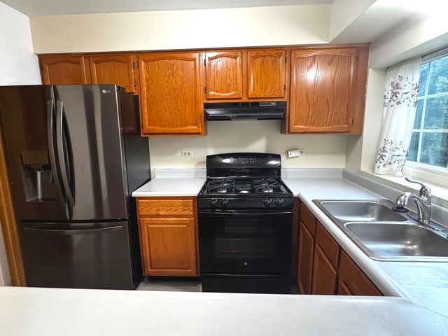 1404 W Sapphire Drive 1404, Hoffman Estates, IL 60192