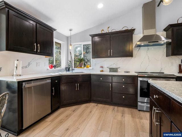 17200 NE Slope Ln, Newberg, OR 97132