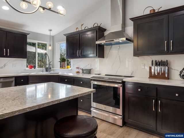 17200 NE Slope Ln, Newberg, OR 97132