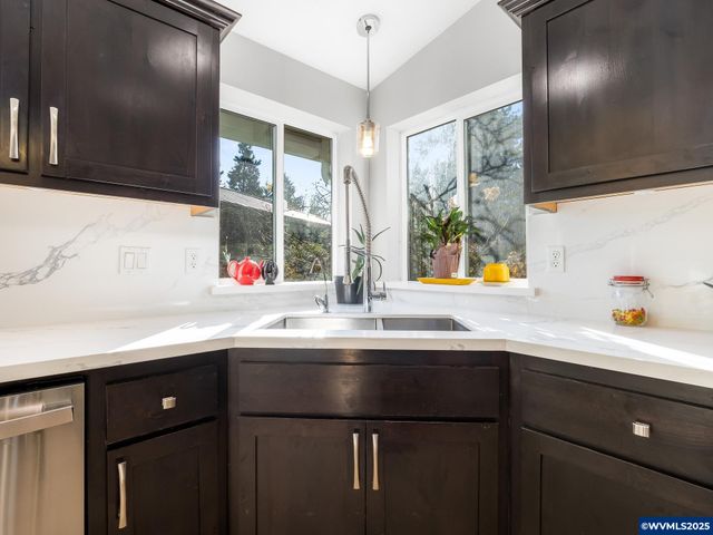 17200 NE Slope Ln, Newberg, OR 97132