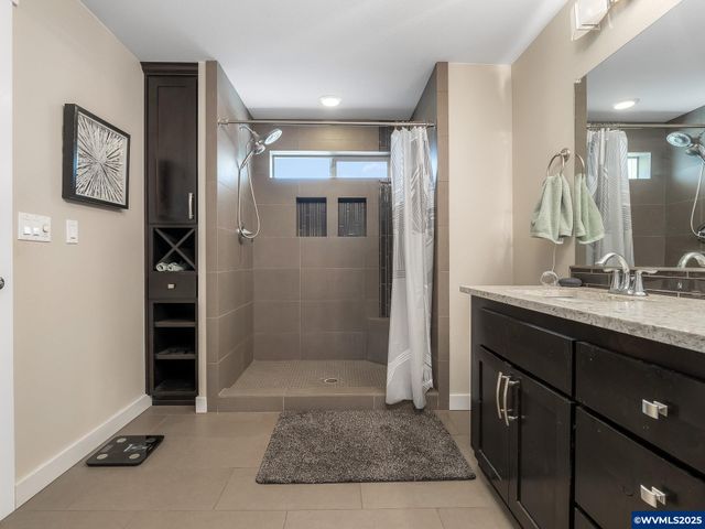 17200 NE Slope Ln, Newberg, OR 97132