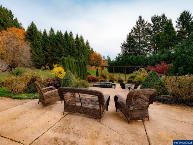 17200 NE Slope Ln, Newberg, OR 97132