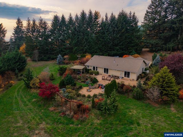 17200 NE Slope Ln, Newberg, OR 97132
