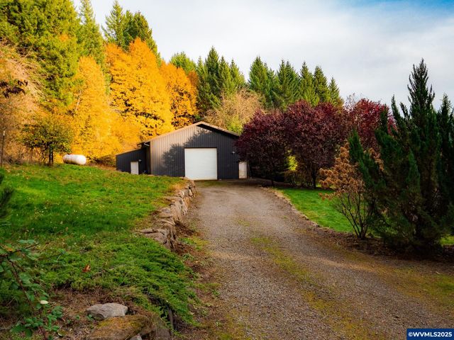 17200 NE Slope Ln, Newberg, OR 97132