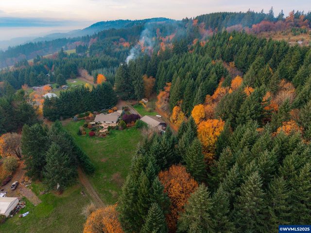 17200 NE Slope Ln, Newberg, OR 97132