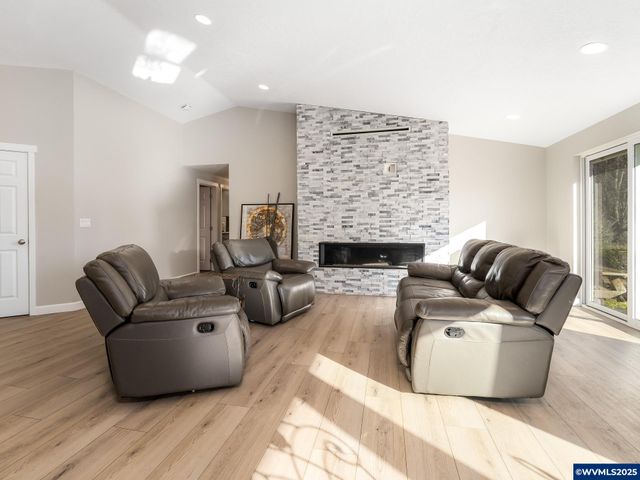 17200 NE Slope Ln, Newberg, OR 97132