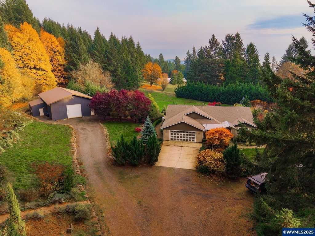 17200 NE Slope Ln, Newberg, OR 97132