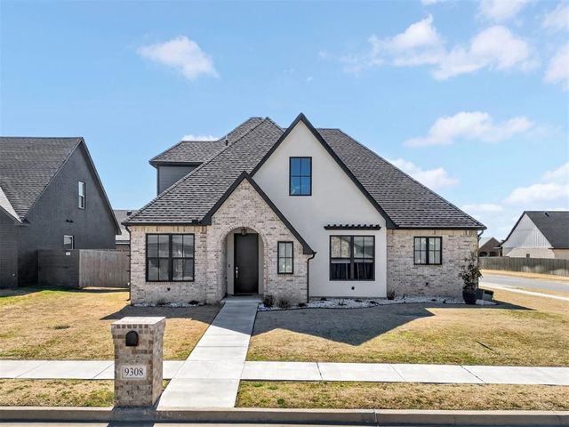 9308 NW 84th Terrace, Yukon, OK 73099