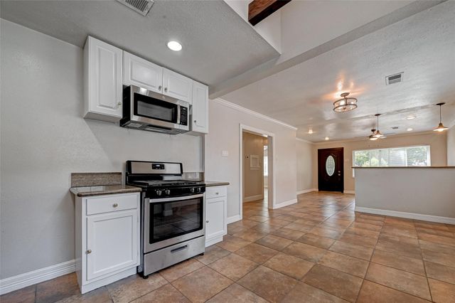 817 Eleanor Street, Houston, TX 77009