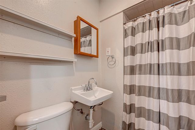 817 Eleanor Street, Houston, TX 77009