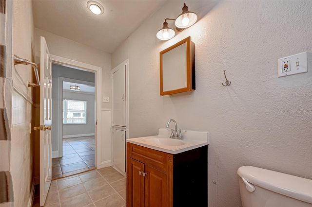 817 Eleanor Street, Houston, TX 77009