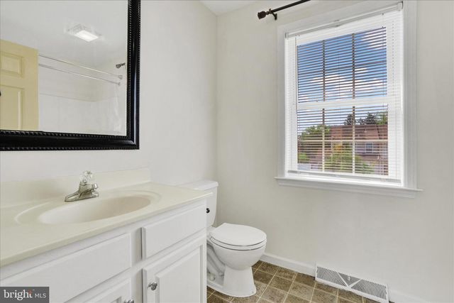 80 JEWEL DR, York, PA 17404