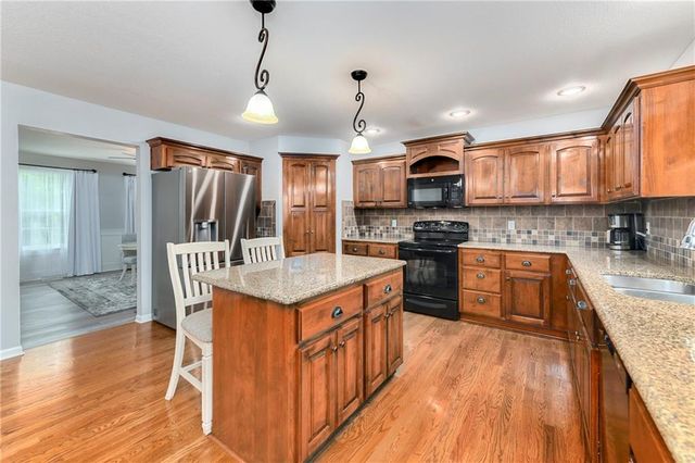 1354 Granite Street, Lansing, KS 66043