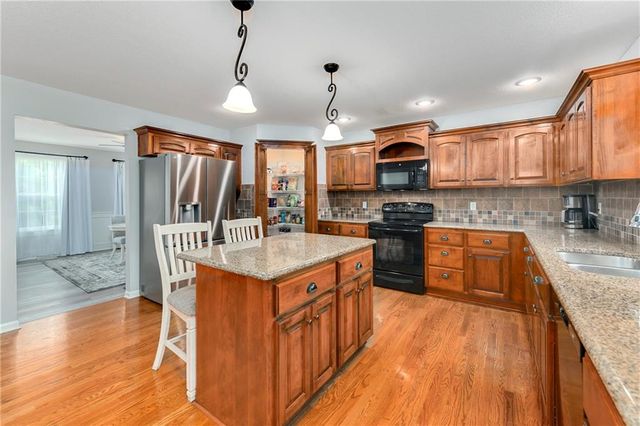 1354 Granite Street, Lansing, KS 66043