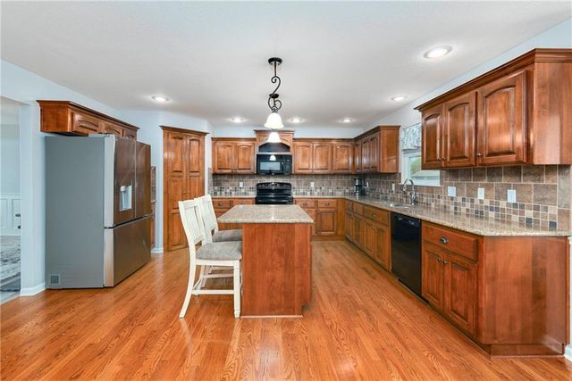 1354 Granite Street, Lansing, KS 66043
