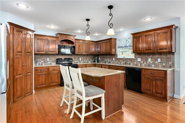 1354 Granite Street, Lansing, KS 66043