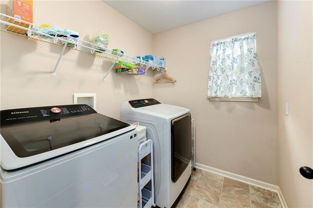 1354 Granite Street, Lansing, KS 66043