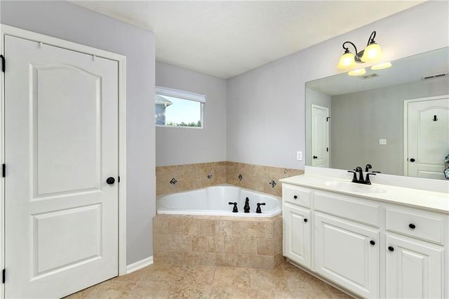 1354 Granite Street, Lansing, KS 66043
