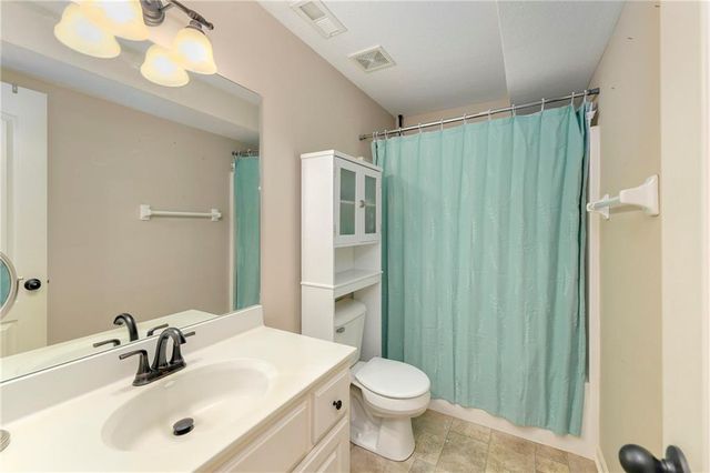 1354 Granite Street, Lansing, KS 66043