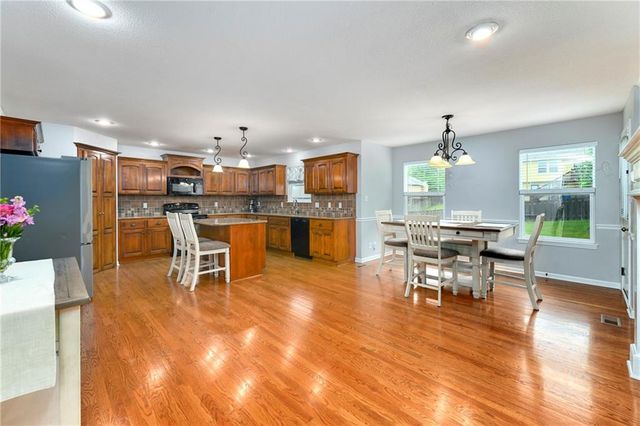 1354 Granite Street, Lansing, KS 66043
