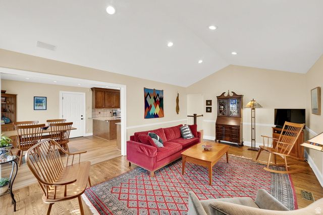2373 E GLACIER VIEW DR, Sandy, UT 84092