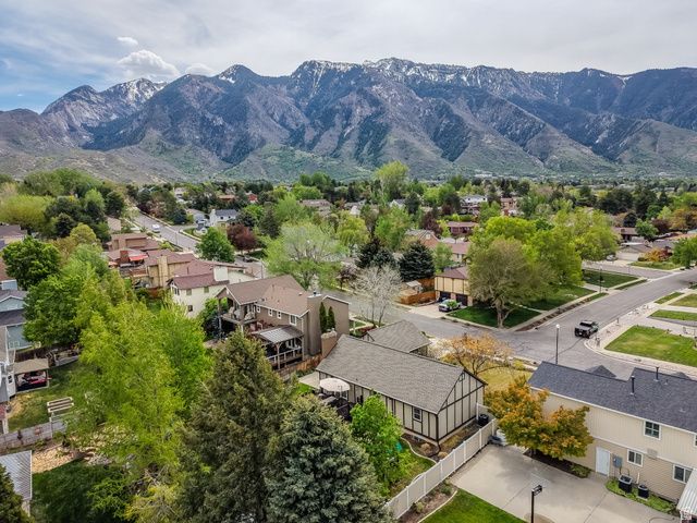 2373 E GLACIER VIEW DR, Sandy, UT 84092