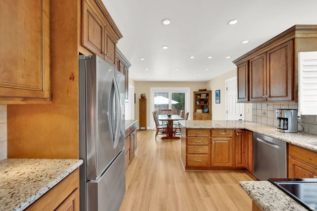 2373 E GLACIER VIEW DR, Sandy, UT 84092