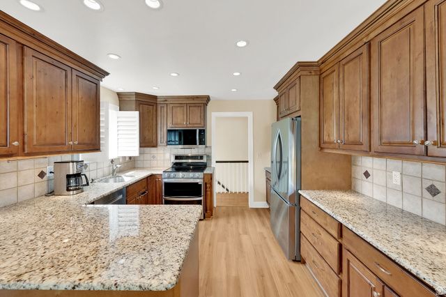 2373 E GLACIER VIEW DR, Sandy, UT 84092