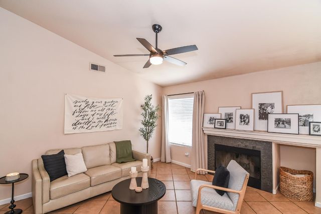 8976 Richborough Way, Elk Grove, CA 95624