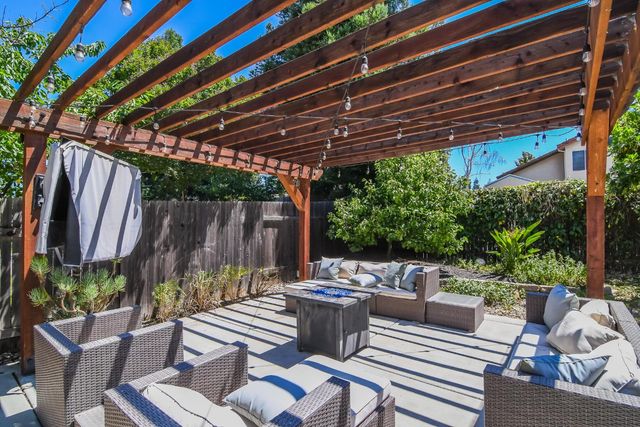 8976 Richborough Way, Elk Grove, CA 95624