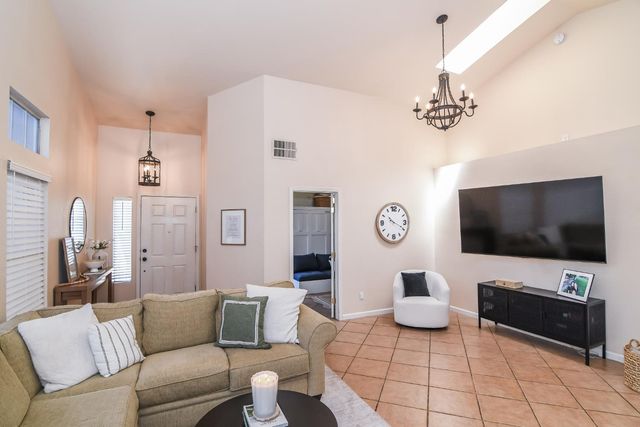 8976 Richborough Way, Elk Grove, CA 95624