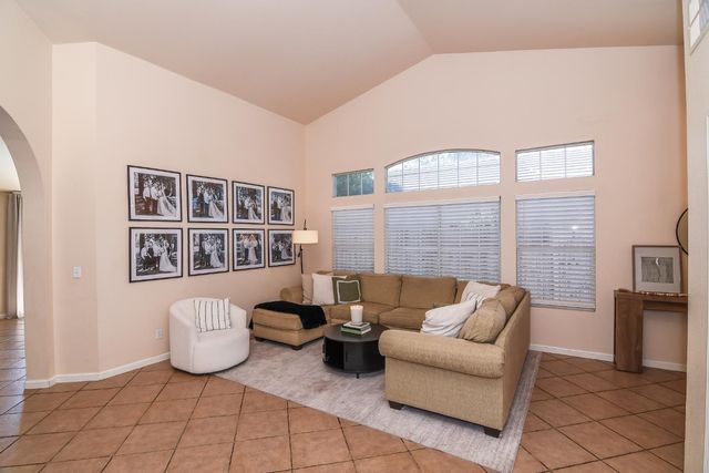 8976 Richborough Way, Elk Grove, CA 95624