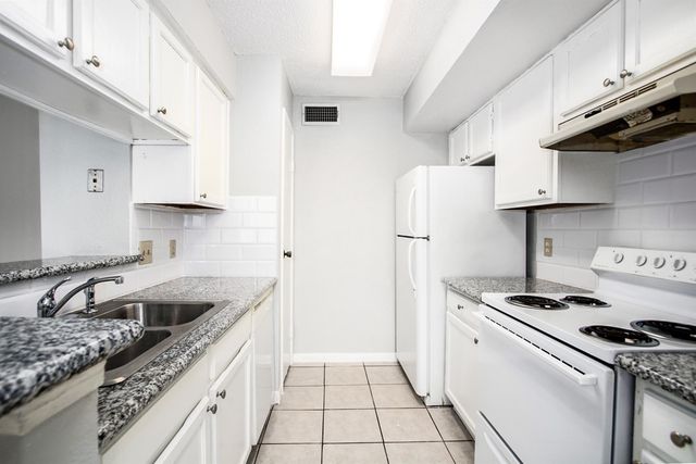 2120 El Paseo Street 3106, Houston, TX 77054