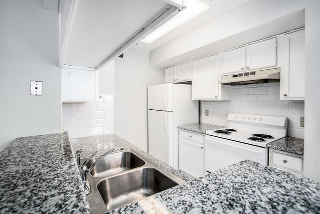 2120 El Paseo Street 3106, Houston, TX 77054