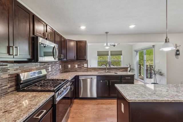 1105 Deerfield DRIVE, Franklin Park, PA 15143