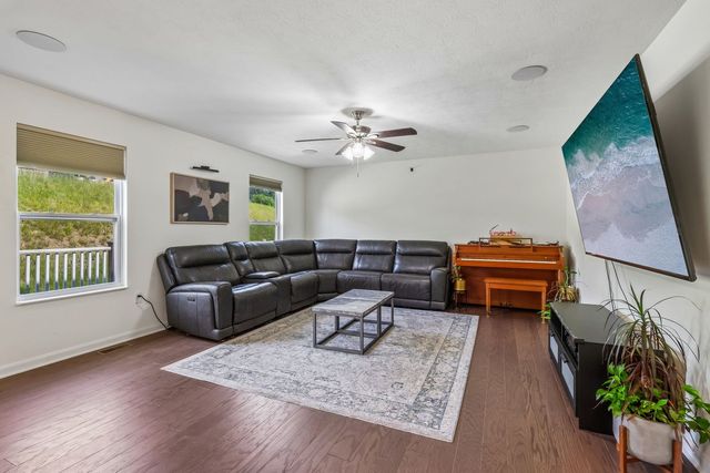 1105 Deerfield DRIVE, Franklin Park, PA 15143