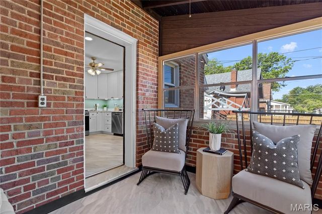 5521 Murdoch Avenue, St Louis, MO 63109