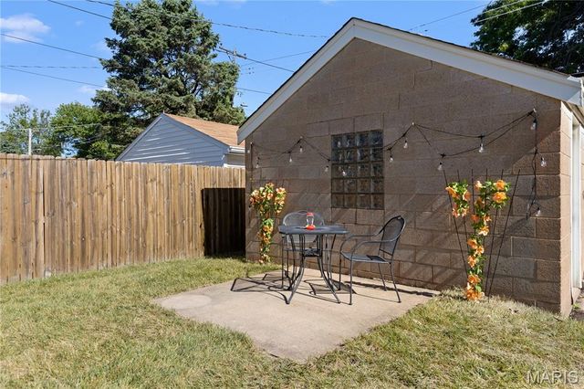 5521 Murdoch Avenue, St Louis, MO 63109