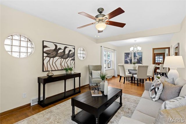 5521 Murdoch Avenue, St Louis, MO 63109