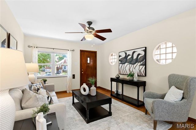 5521 Murdoch Avenue, St Louis, MO 63109