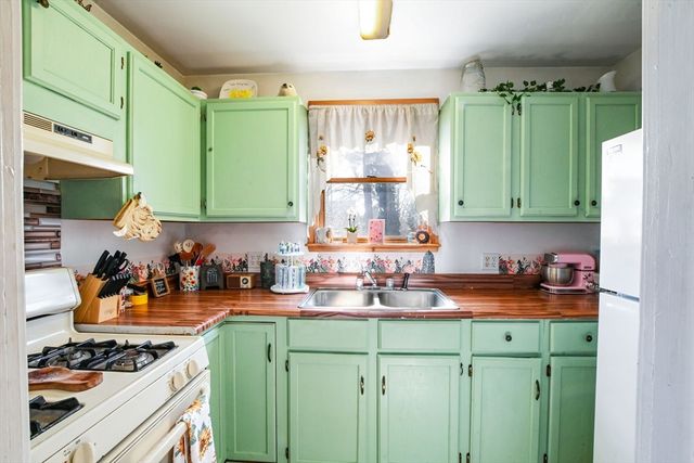 170-172 Adams St, New Bedford, MA 02746