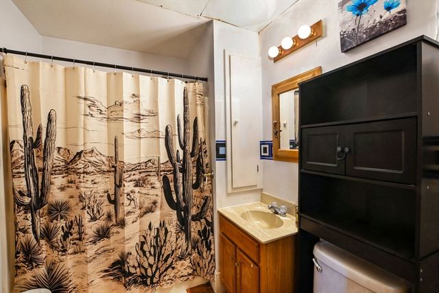 170-172 Adams St, New Bedford, MA 02746