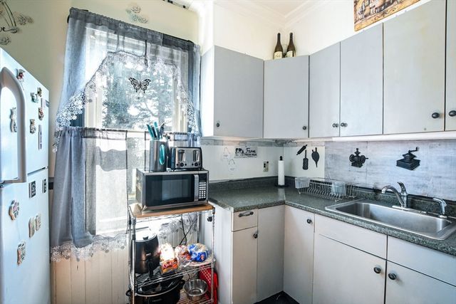 170-172 Adams St, New Bedford, MA 02746