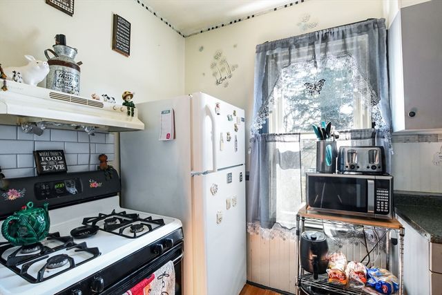 170-172 Adams St, New Bedford, MA 02746