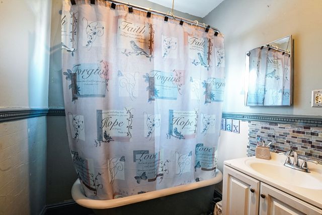 170-172 Adams St, New Bedford, MA 02746