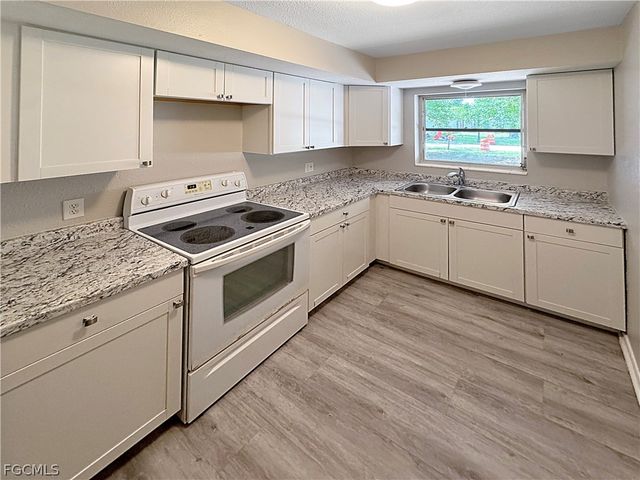 1881 Edison AVE, Fort Myers, FL 33901