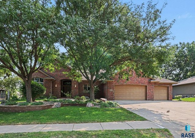 5800 S Deer Park Dr Drive, Sioux Falls, SD 57108