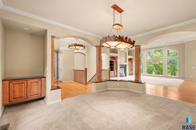 5800 S Deer Park Dr Drive, Sioux Falls, SD 57108