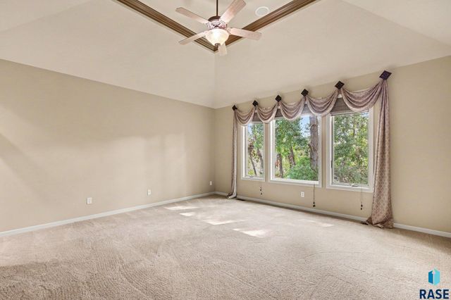 5800 S Deer Park Dr Drive, Sioux Falls, SD 57108